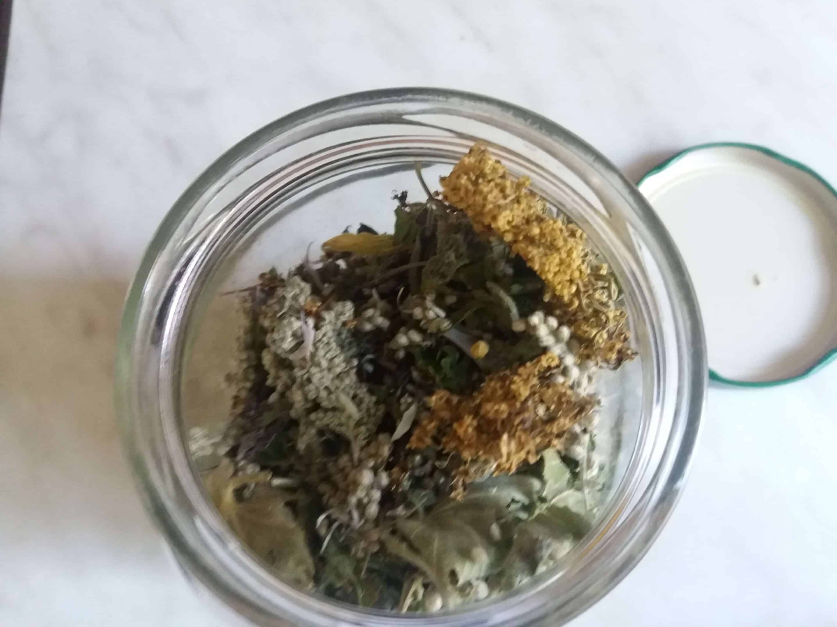Mischung aus Basis-, Füll-, Schmuck- und Aromapflanzen